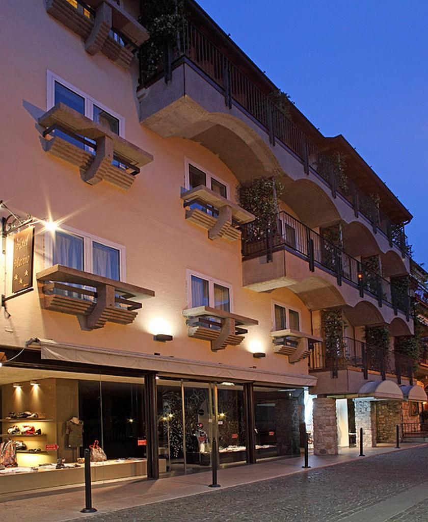 فندق سيرمِيونيفي  هوتل مافينو المظهر الخارجي الصورة