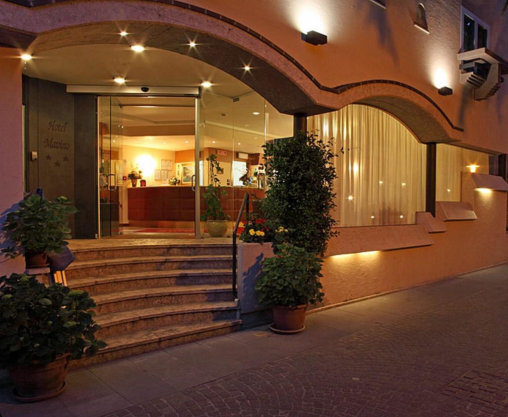 فندق سيرمِيونيفي  هوتل مافينو المظهر الخارجي الصورة